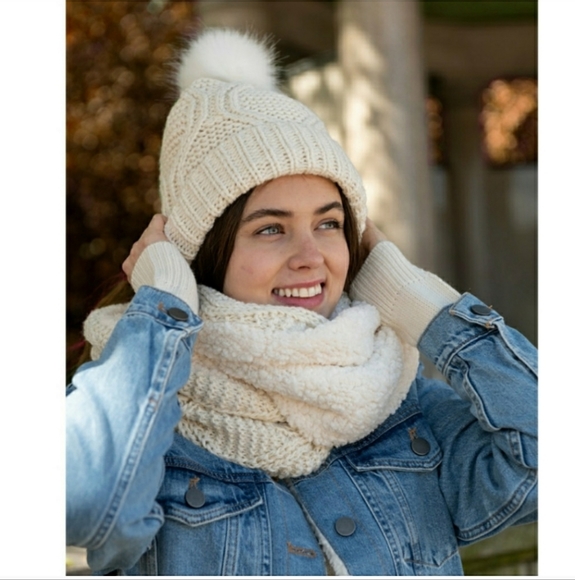 INC CABLE KNIT CREAM BEANIE NWT - Picture 2 of 2